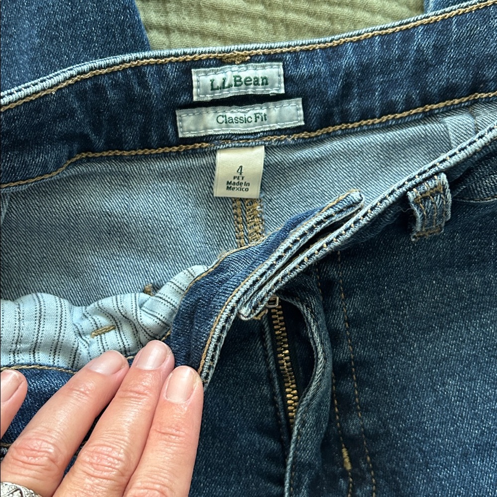 LL Bean Vintage 207 Wide Leg Jean - Picture 2 of 3